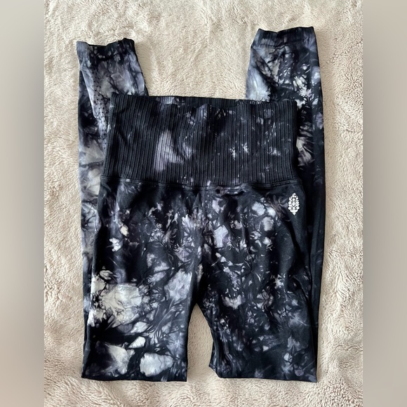 Free People FP Movement Om Shanti Tie Dye Leggings •EUC - Picture 5 of 13